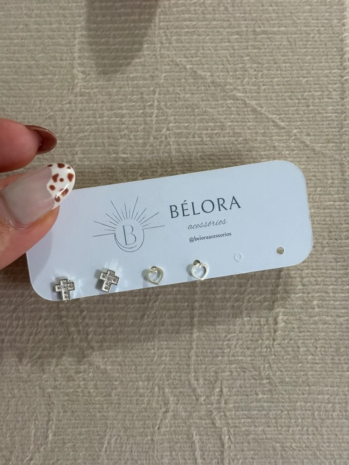 Brinco Dupla Cruz Cravejada e coração